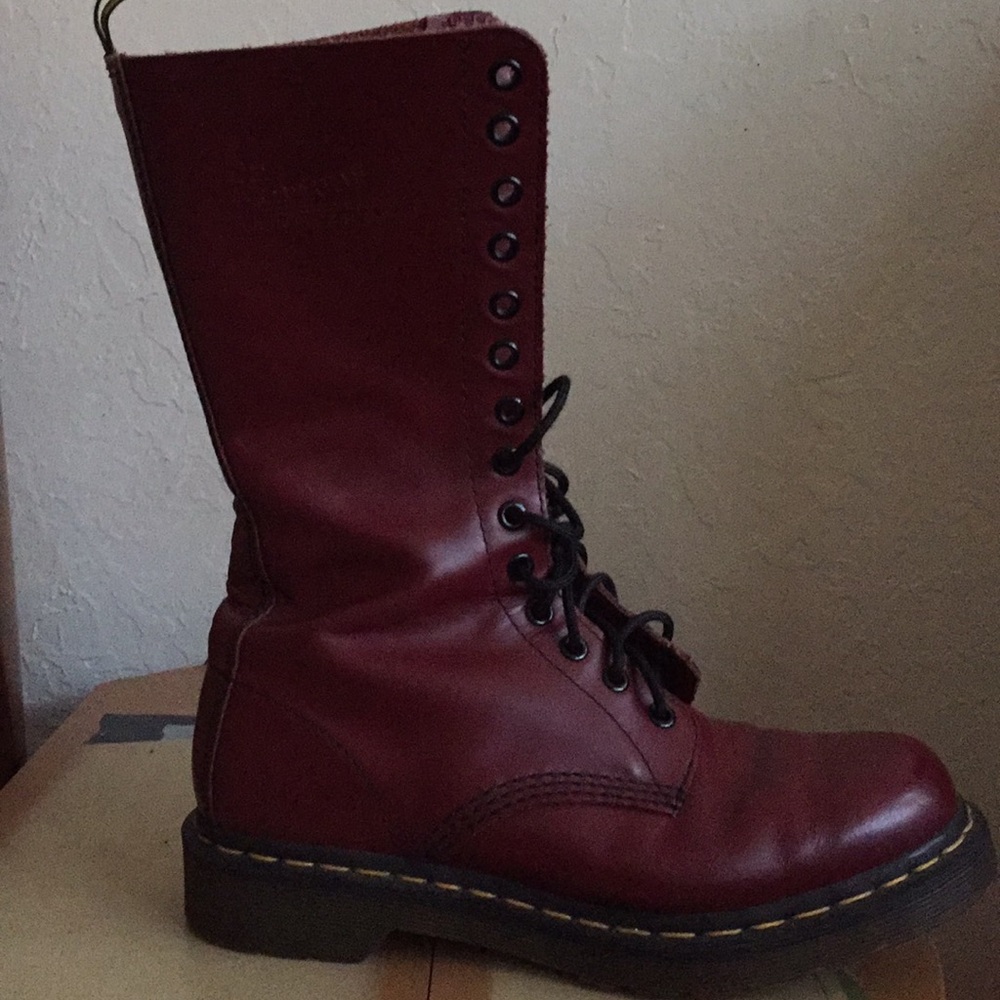 Dr. Martens Boots in Burgendy
